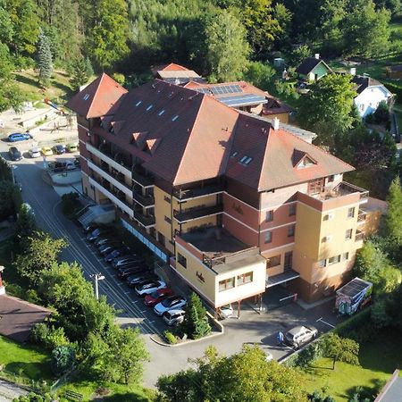 Hotel Ambra Luhacovice Exterior photo