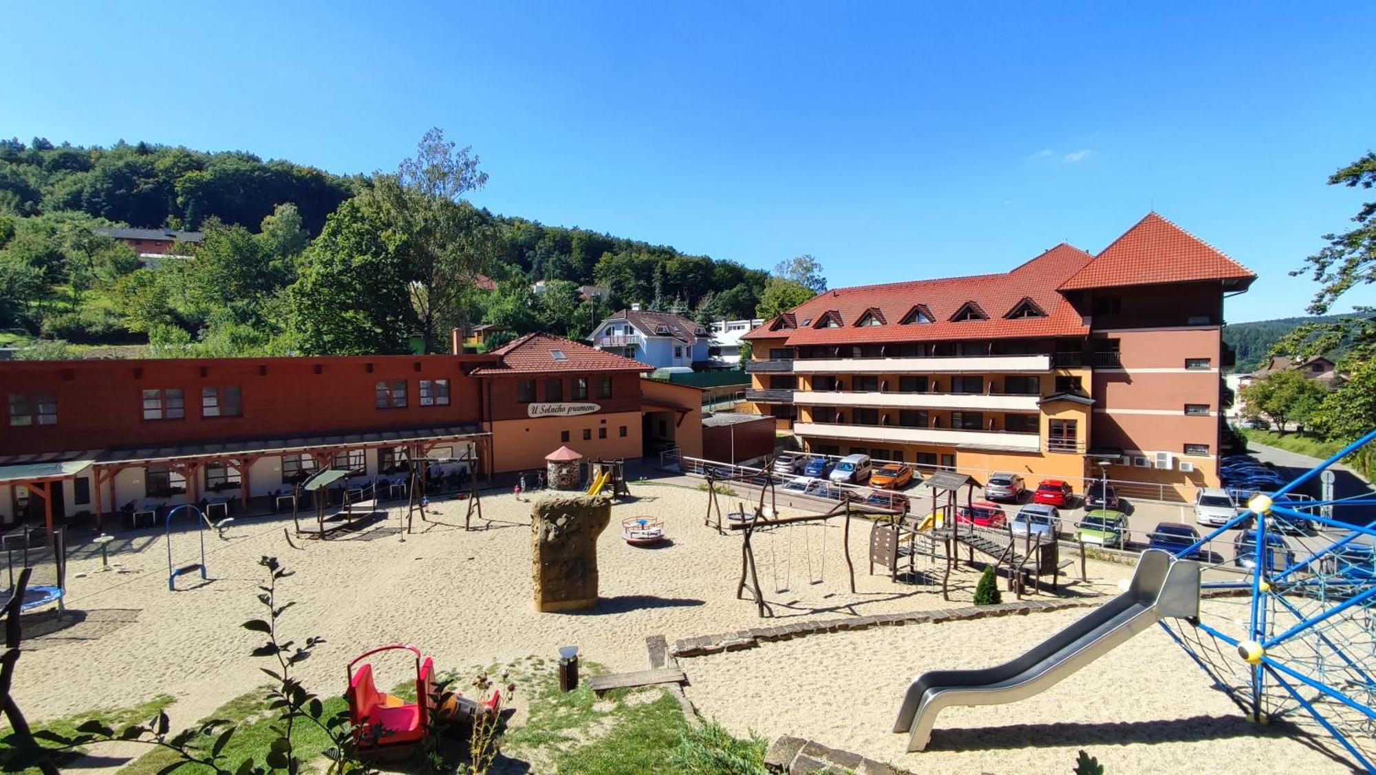 Hotel Ambra Luhacovice Exterior photo