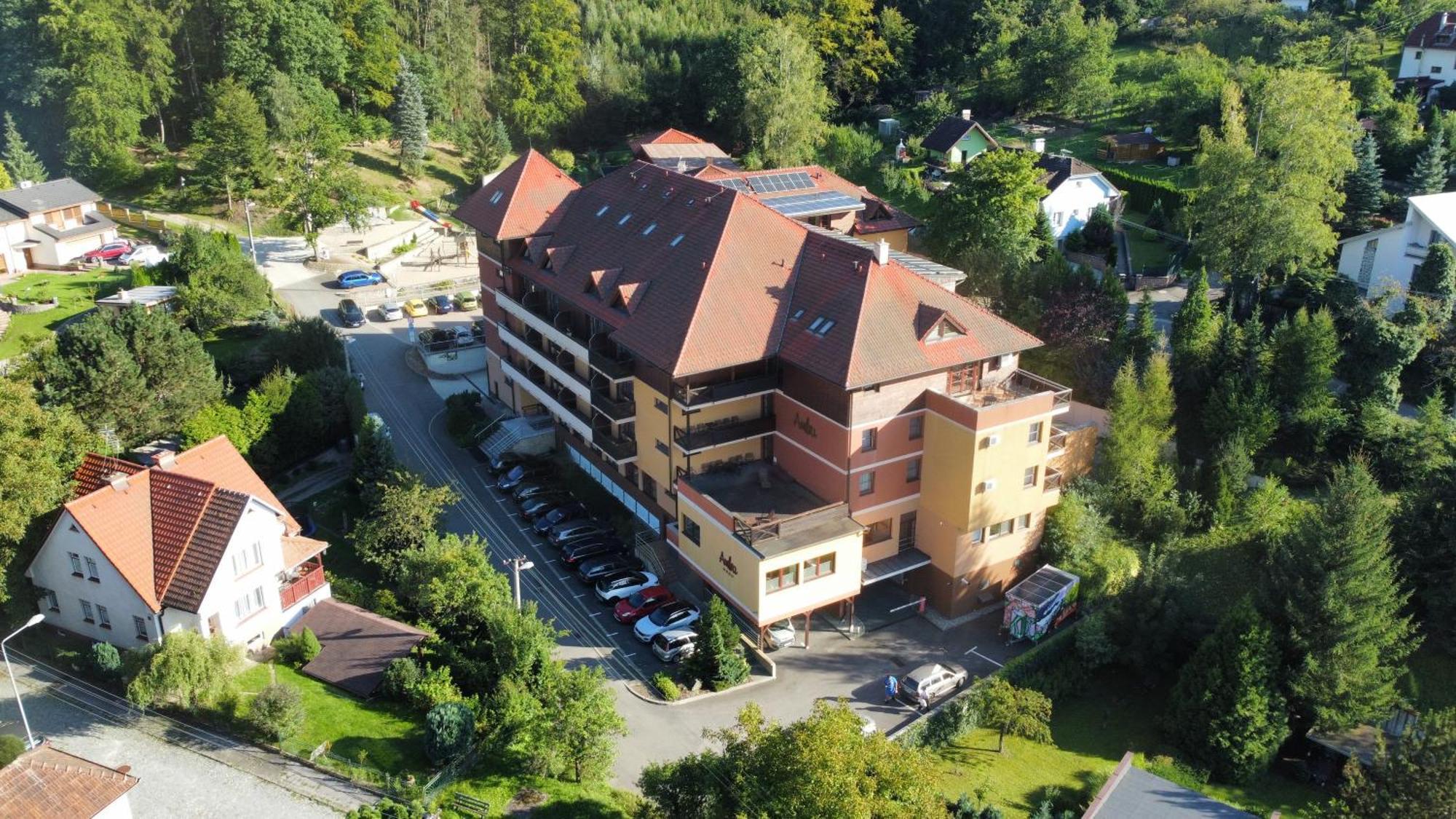 Hotel Ambra Luhacovice Exterior photo