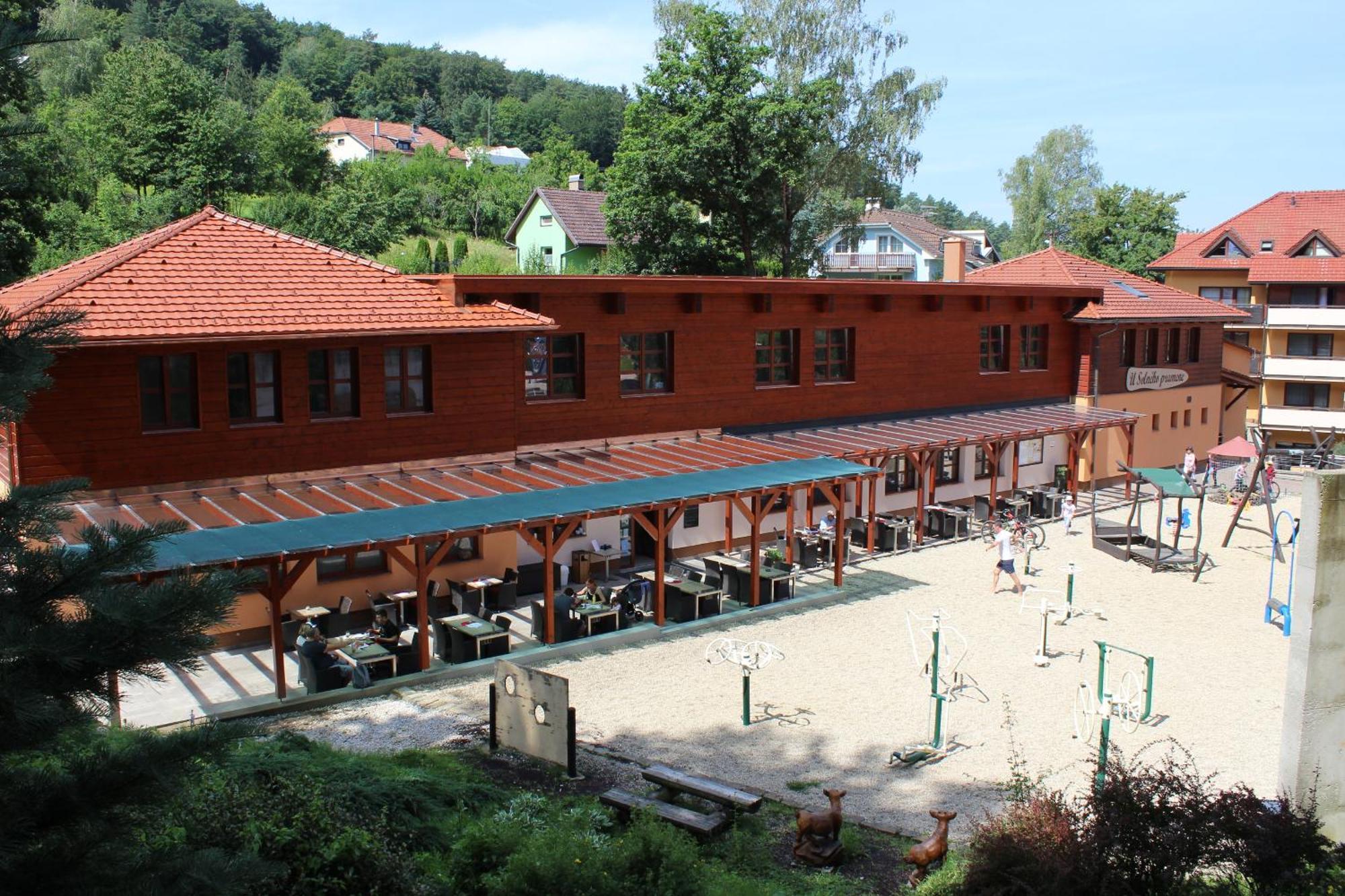 Hotel Ambra Luhacovice Exterior photo