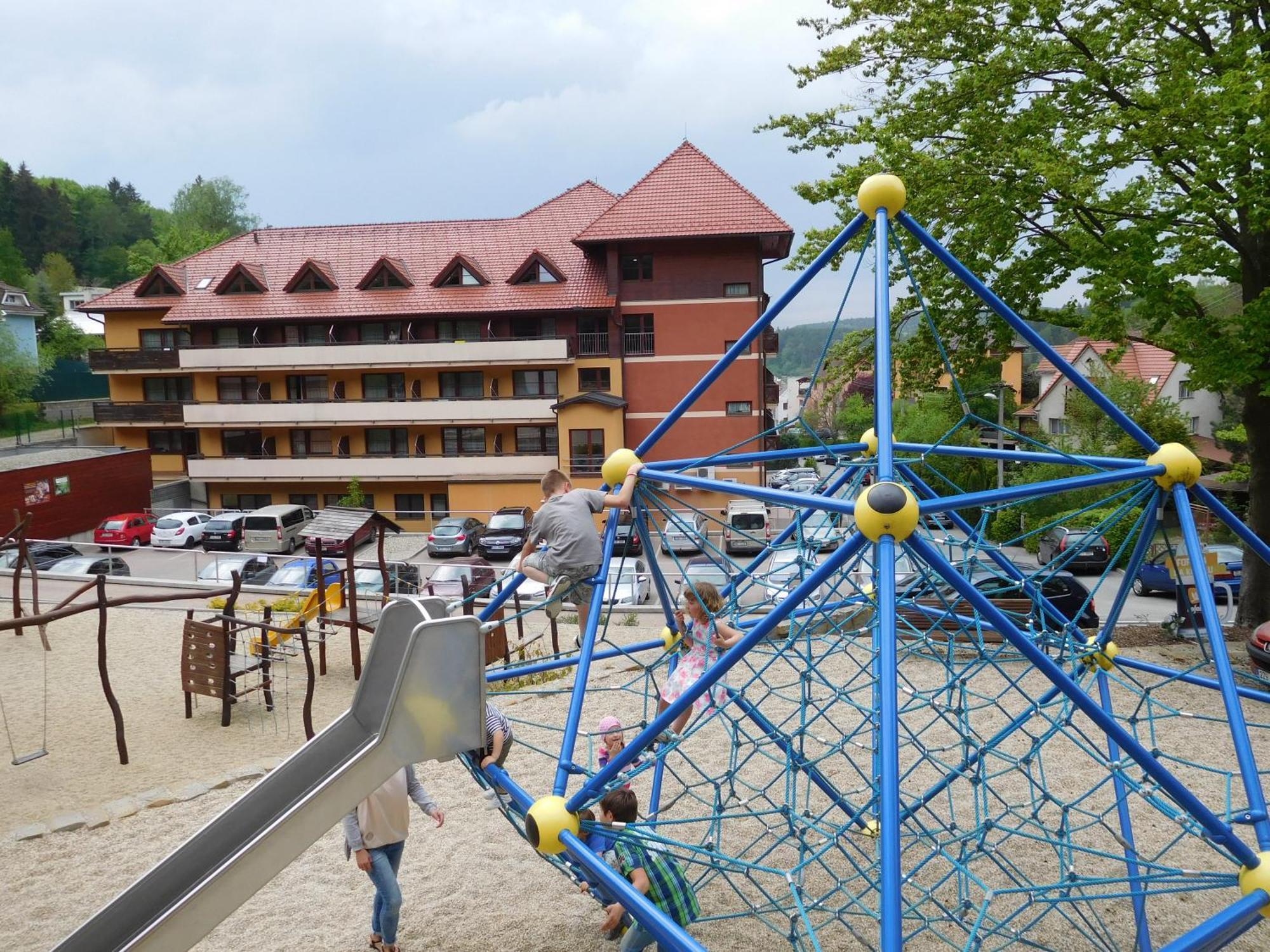 Hotel Ambra Luhacovice Exterior photo