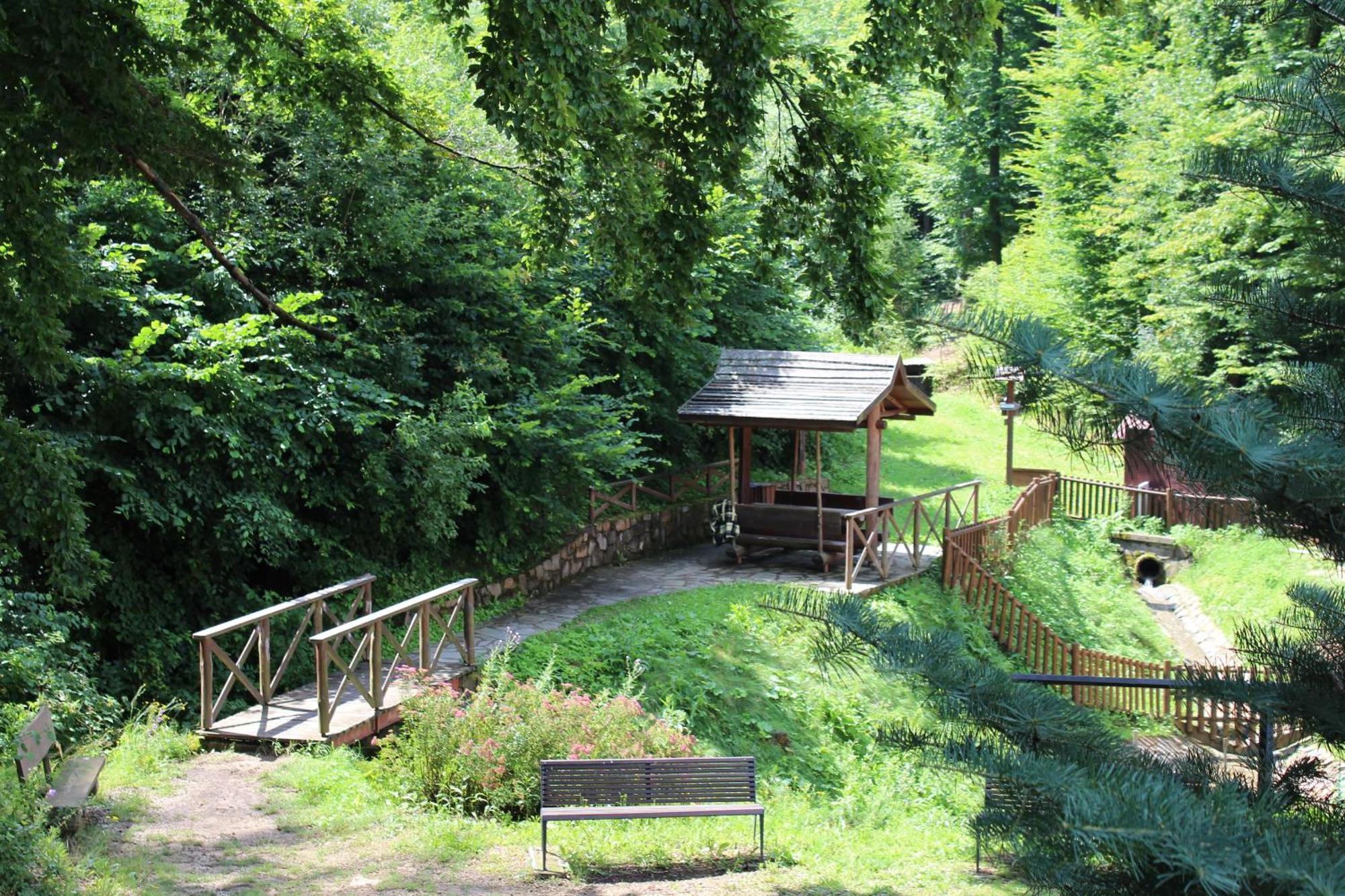 Hotel Ambra Luhacovice Exterior photo